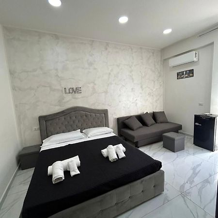 Terrazza Luxury Valentino Apartment Наполи Екстериор снимка