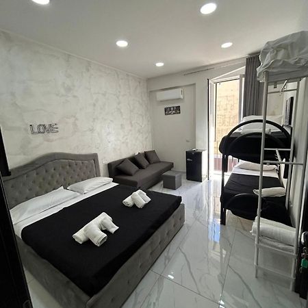 Terrazza Luxury Valentino Apartment Наполи Екстериор снимка