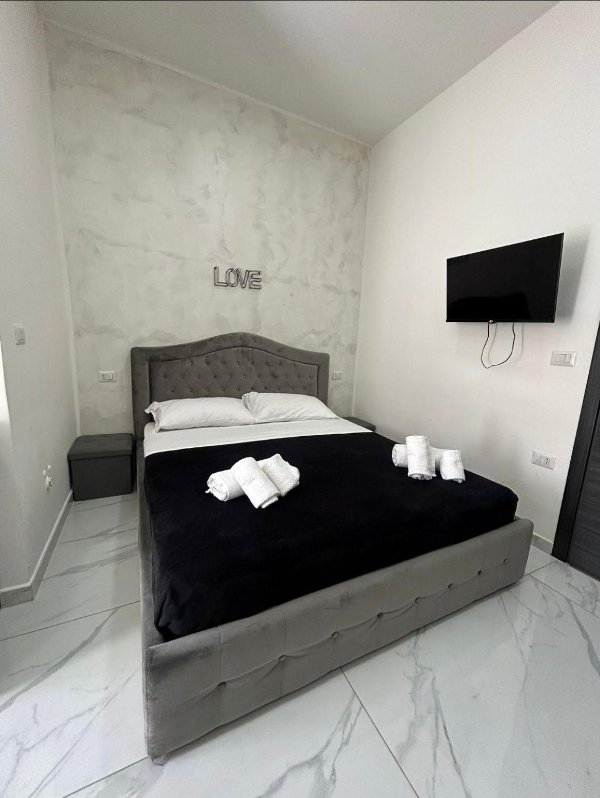 Terrazza Luxury Valentino Apartment Наполи Екстериор снимка