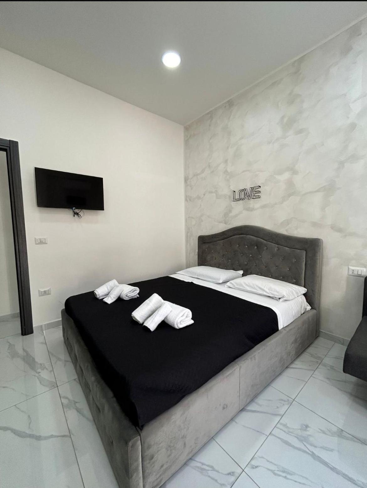 Terrazza Luxury Valentino Apartment Наполи Екстериор снимка
