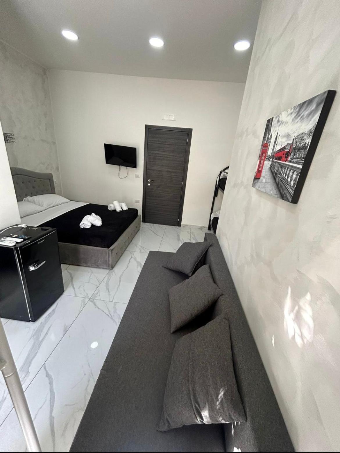 Terrazza Luxury Valentino Apartment Наполи Екстериор снимка