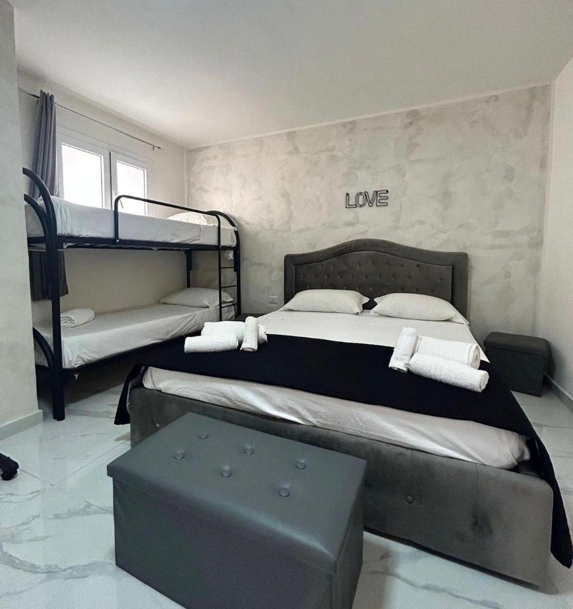 Terrazza Luxury Valentino Apartment Наполи Екстериор снимка