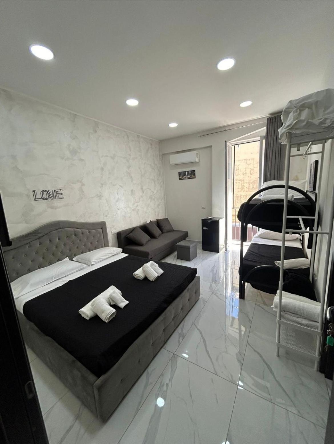 Terrazza Luxury Valentino Apartment Наполи Екстериор снимка