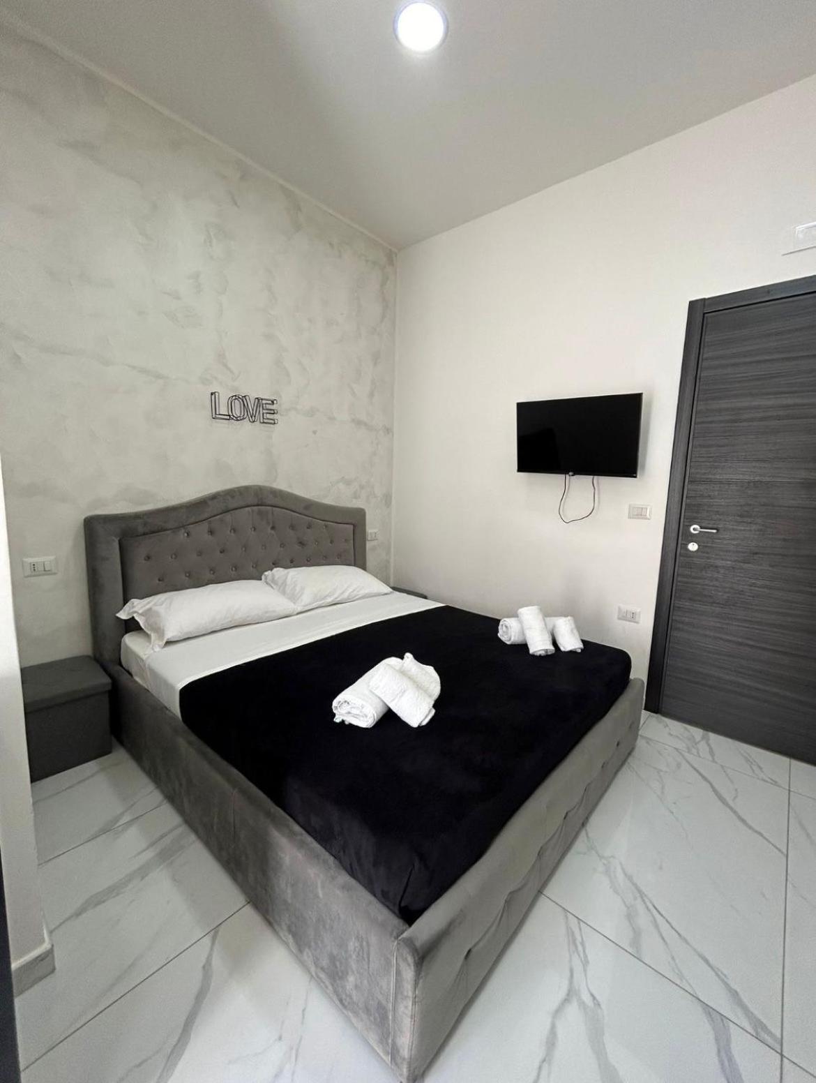 Terrazza Luxury Valentino Apartment Наполи Екстериор снимка